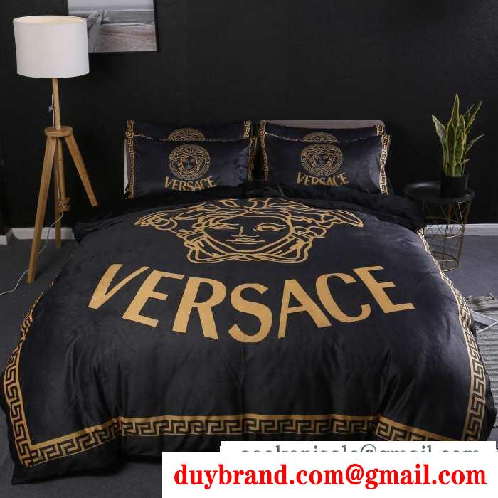 この秋トレンドに合わせる着こなし ヴェルサーチ versace 寝具4点セット 2019年秋冬最新のトレンド