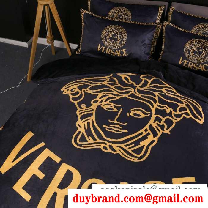 この秋トレンドに合わせる着こなし ヴェルサーチ versace 寝具4点セット 2019年秋冬最新のトレンド