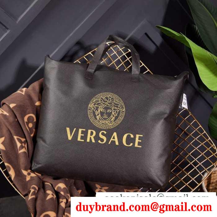 落ち着いた秋冬の雰囲気に演出 2019秋冬におすすめ着こなし ヴェルサーチ versace 寝具4点セット