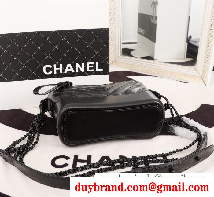 斜め掛けバッグ  chanel 秋冬トレンドを取り入れたコーデを楽しむ 2019秋冬の必需品