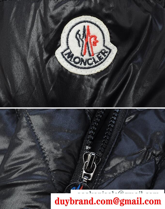 保温効果は抜群なモンクレールMONCLER レデイース用のフード付きの黒いダウンコート