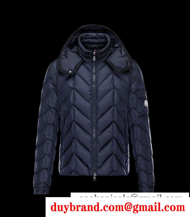 ふわふわした中綿を入ったモンクレール コピー moncler メンズ用のダウンジャケットコート