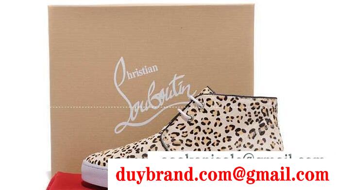 大人っぽい雰囲気にCHRISTIAN LOUBOUTIN  高級感　ルブタン 偽物 スニーカー